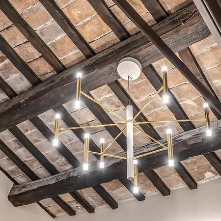 Agh Pantheon 招待所