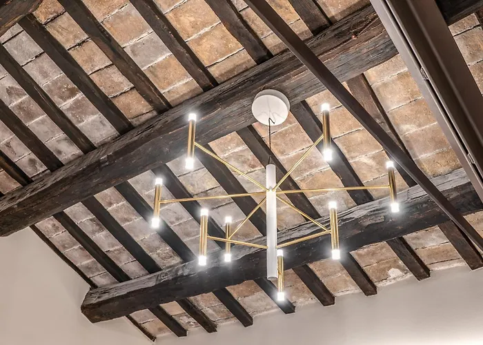 Agh Pantheon 招待所